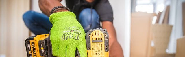 arbeiter akkuschrauber