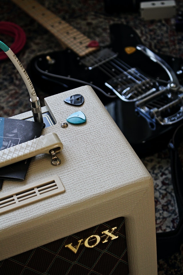 Ein Mini-Verstärker ist auch für Musikinstrumente gut geeignet